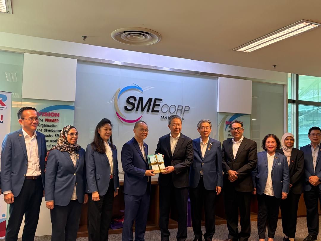 FMM Courtesy Call on SME Corp. Malaysia Chairman 01.jpeg
